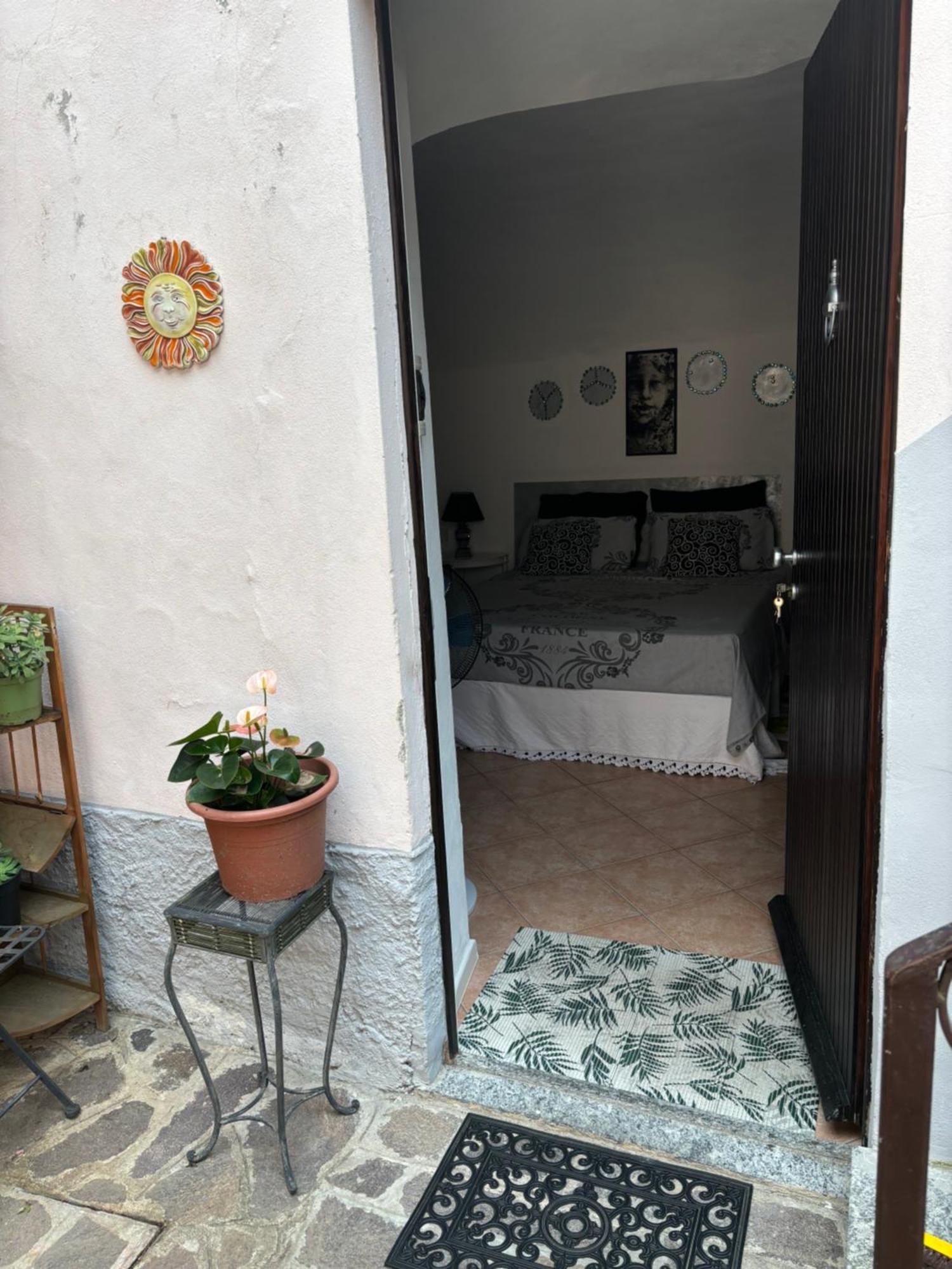 La Ca' Del Masenzi Massenzio'S House (Adults Only) Bed and Breakfast Lecco Rum bild